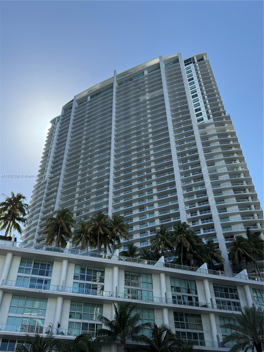 90 Sw 3rd St 3601, Miami, Broward County, Florida - 2 Bedrooms  
2 Bathrooms - 