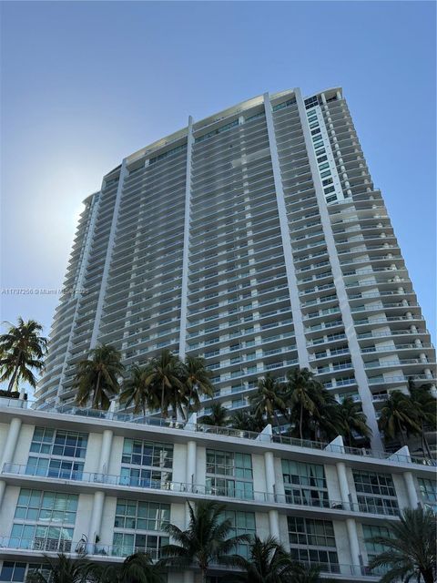 90 SW 3rd St 3601 Miami FL 33130