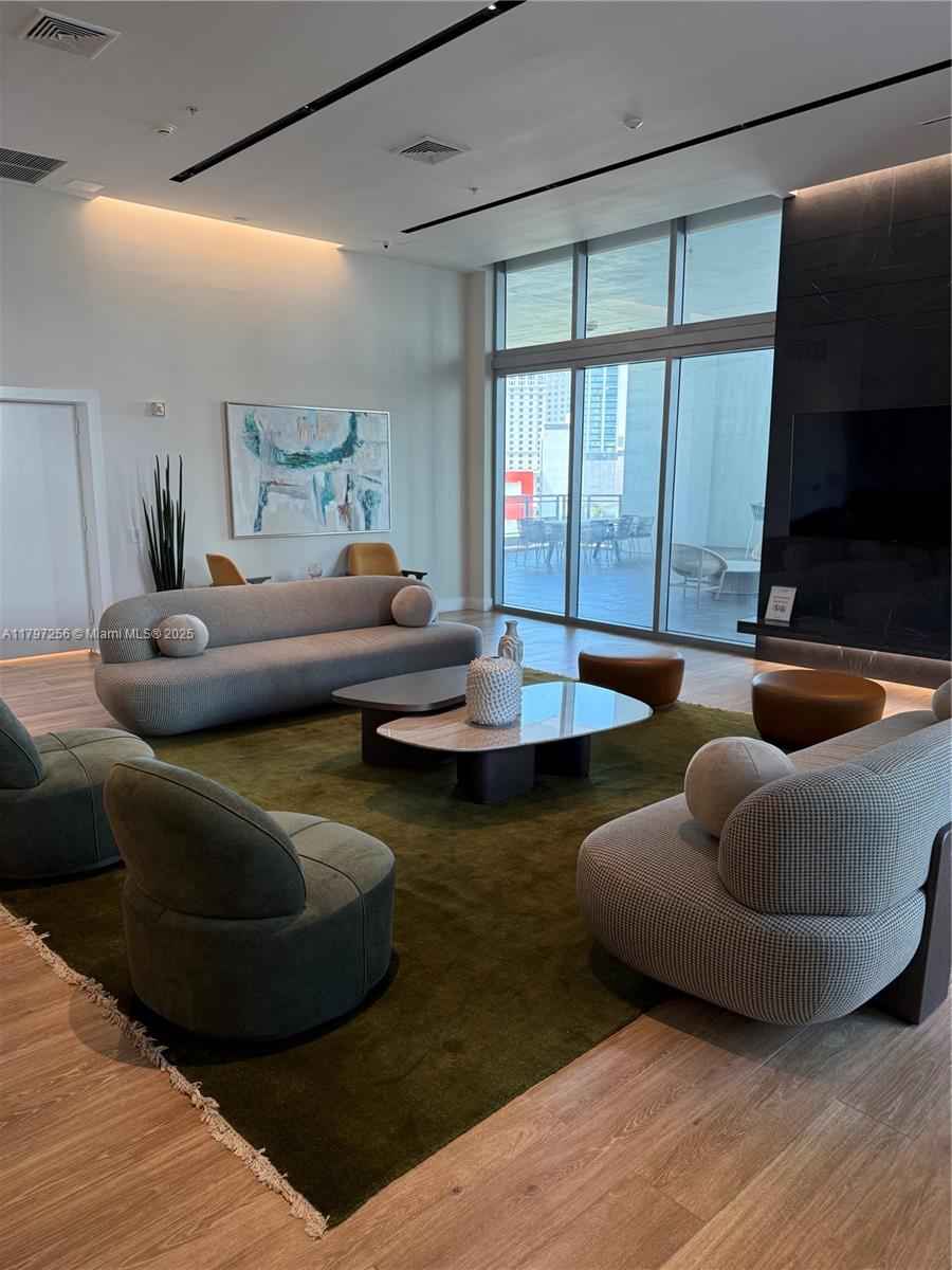 IVY CONDO - Residential