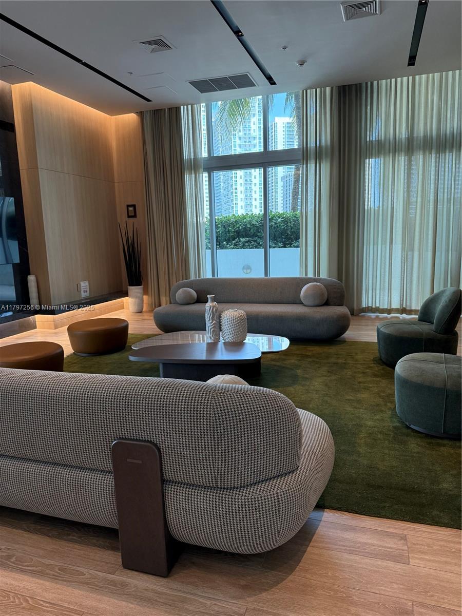 IVY CONDO - Residential