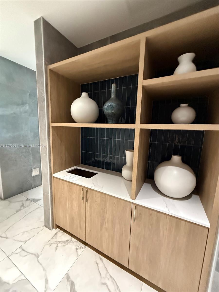 IVY CONDO - Residential