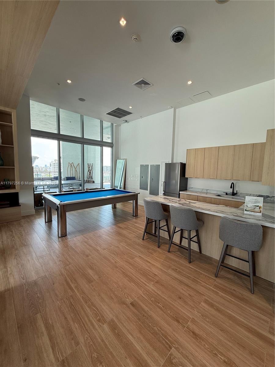 IVY CONDO - Residential