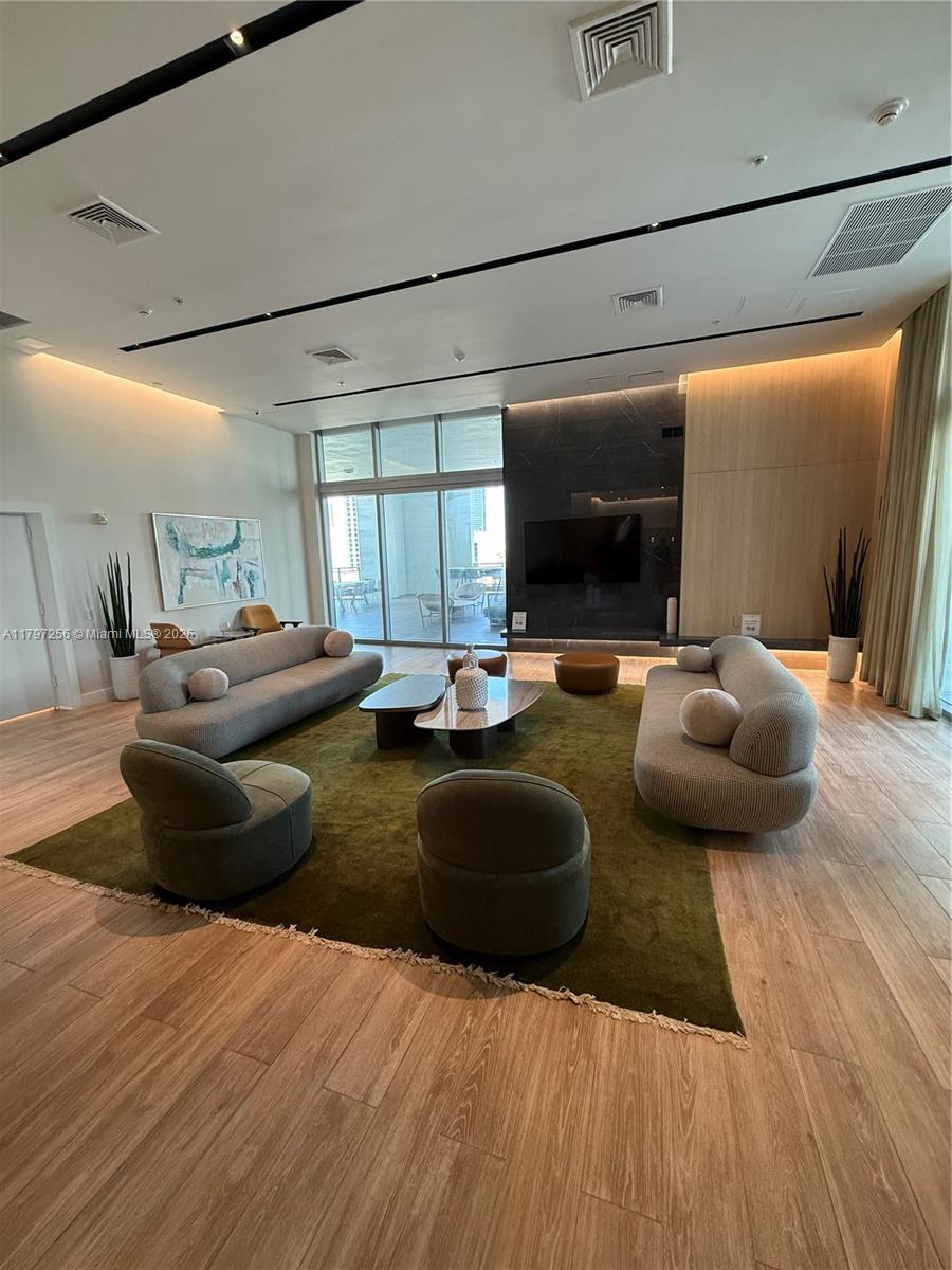 IVY CONDO - Residential