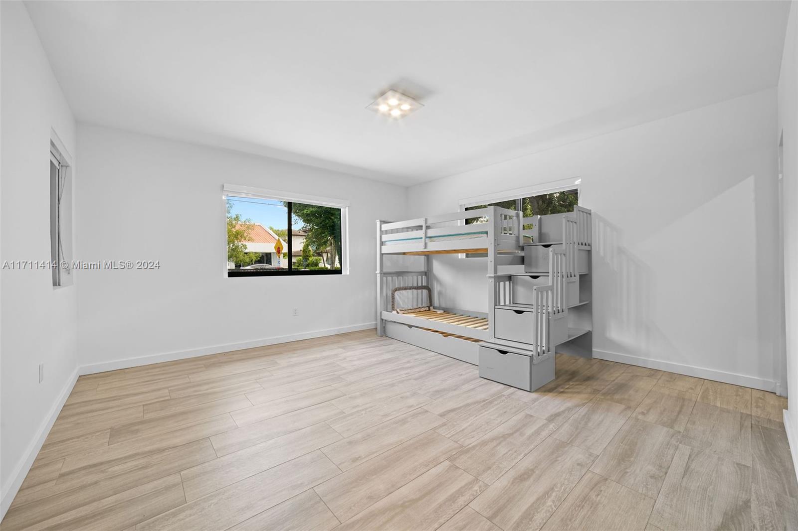 BISCAYNE POINT - Residential