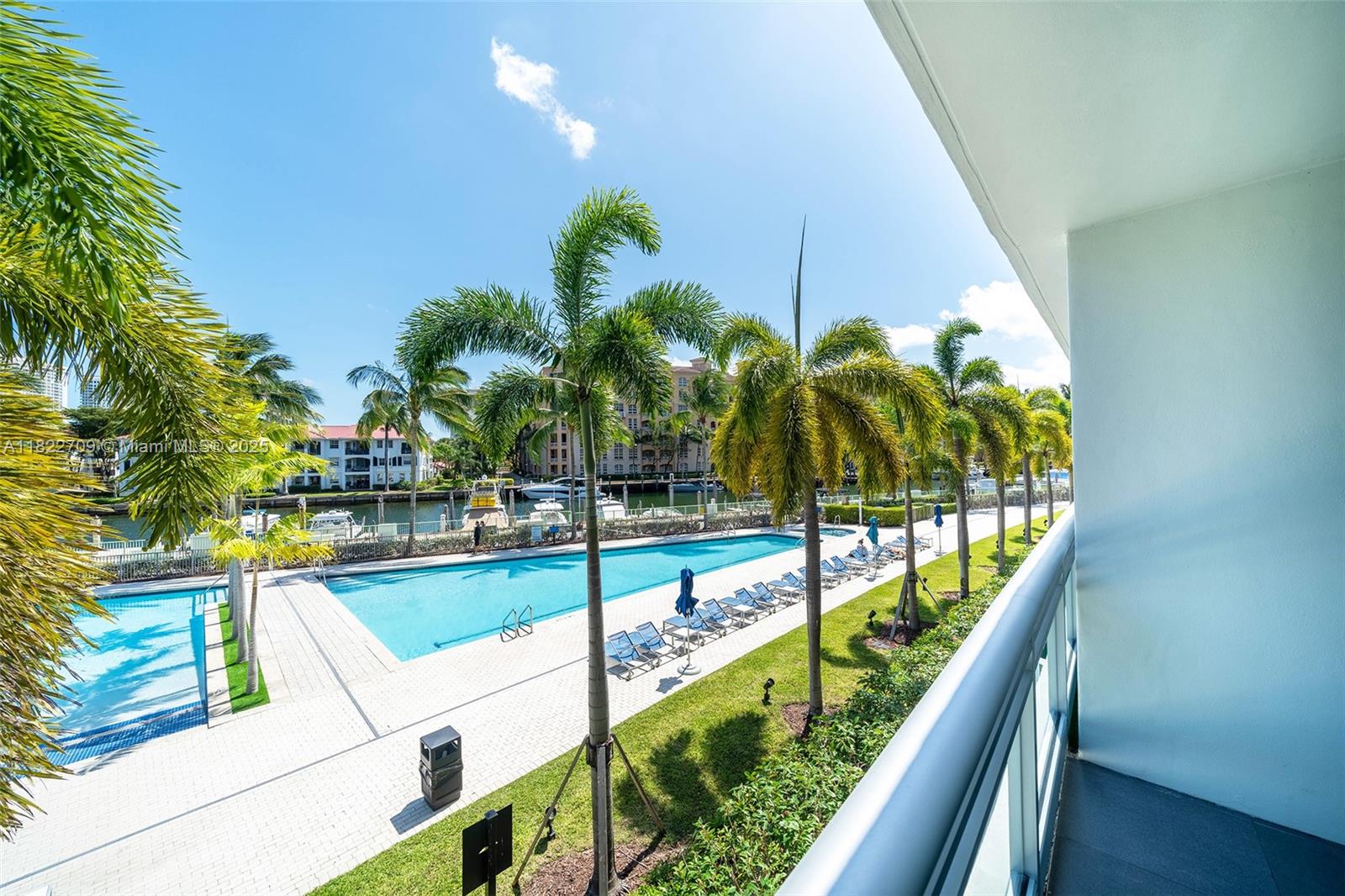 2950 Ne 188th St 140, Aventura, Miami-Dade County, Florida - 2 Bedrooms  
3 Bathrooms - 