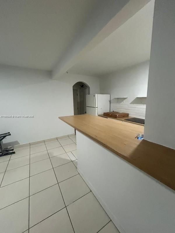 Remodeled unfurnished 1 bedroom, 1 bathroom located close to Brickell. Unit offers tile floors, wooden custom cabinetry and spacious living. Building is well managed and close to shops and restaurants. Minutes away from Brickell and Downtown Miami. Water is included.