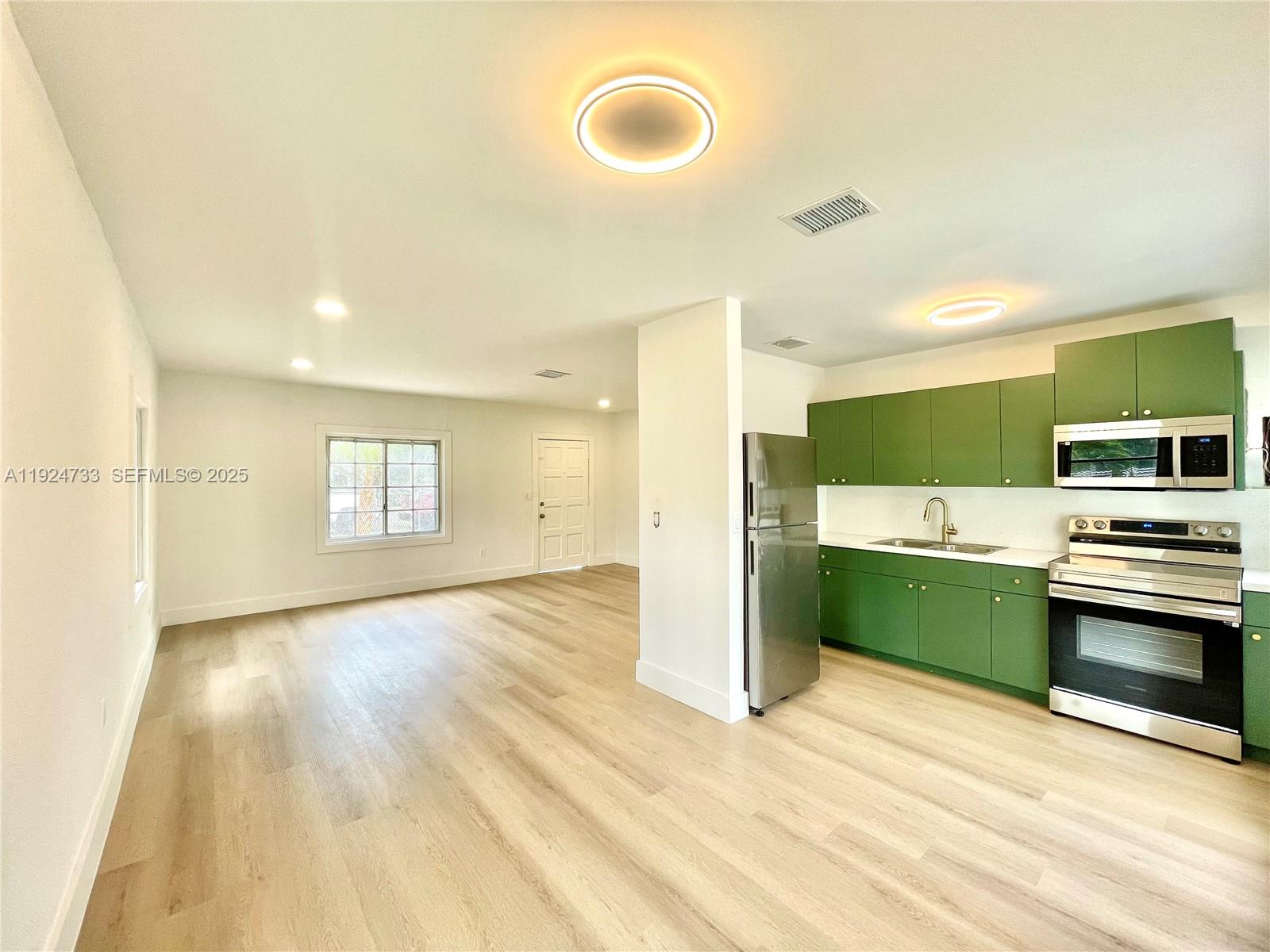 NORTH SHORE HEIGHTS - Residential Lease