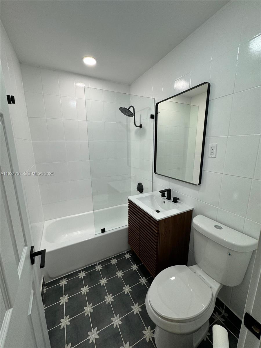 NORTH SHORE HEIGHTS - Residential Lease