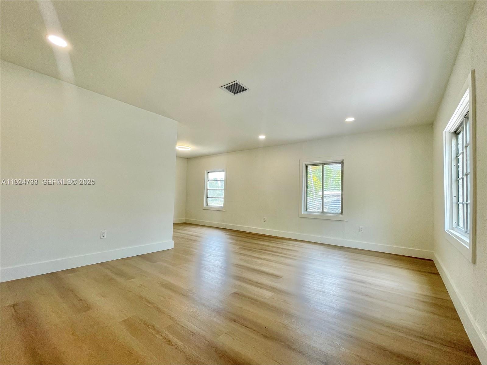 NORTH SHORE HEIGHTS - Residential Lease