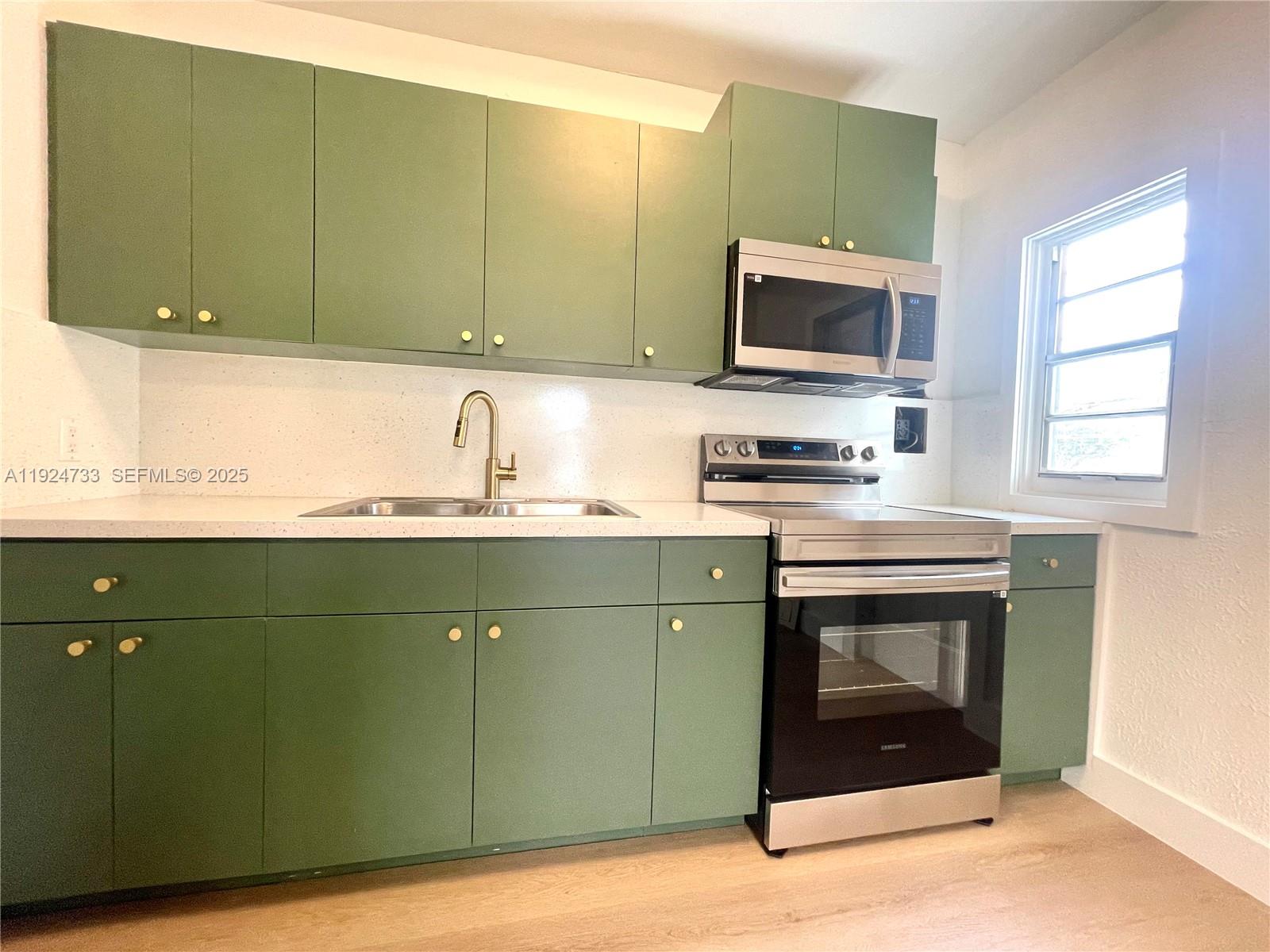 NORTH SHORE HEIGHTS - Residential Lease