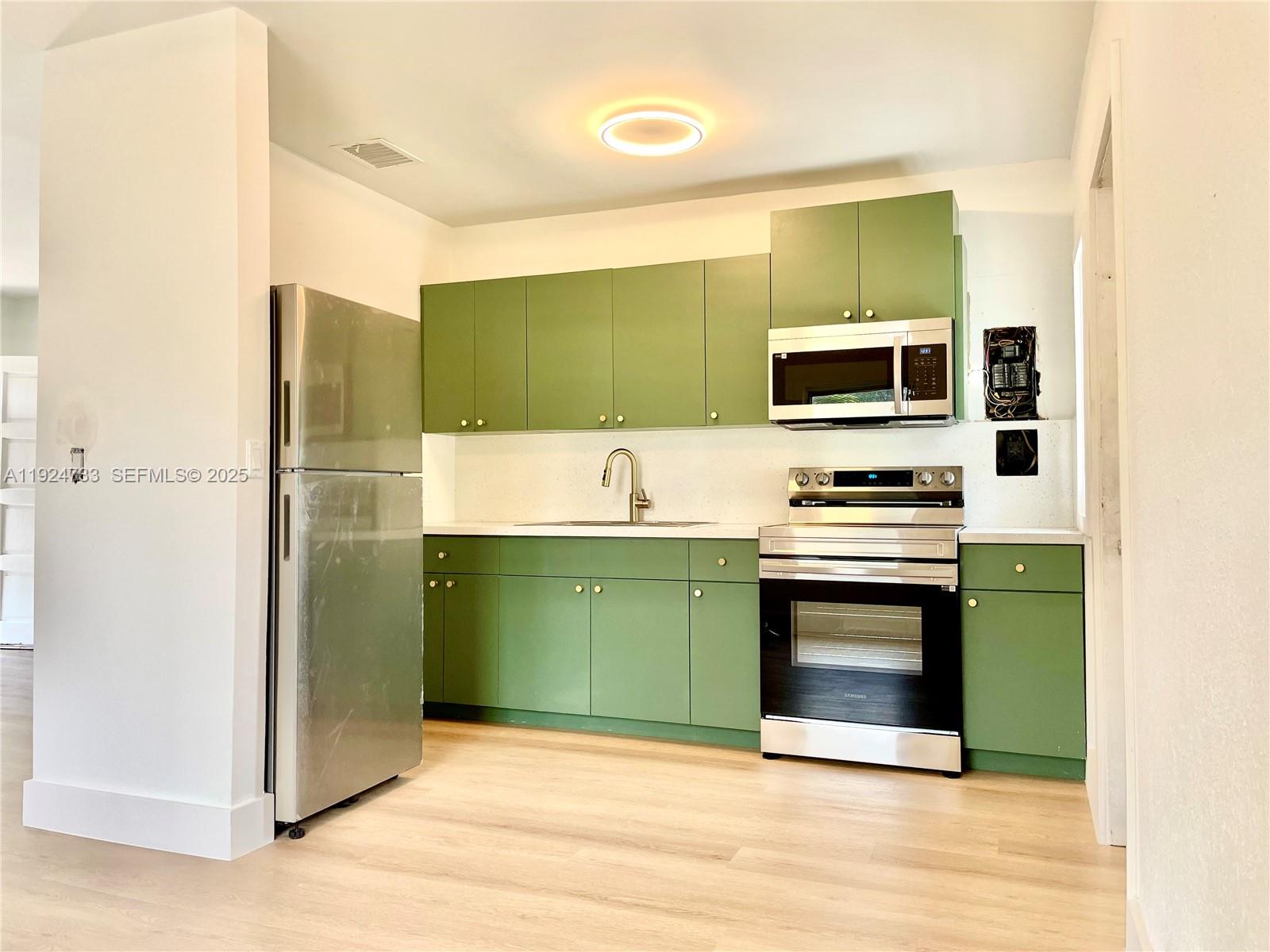 NORTH SHORE HEIGHTS - Residential Lease