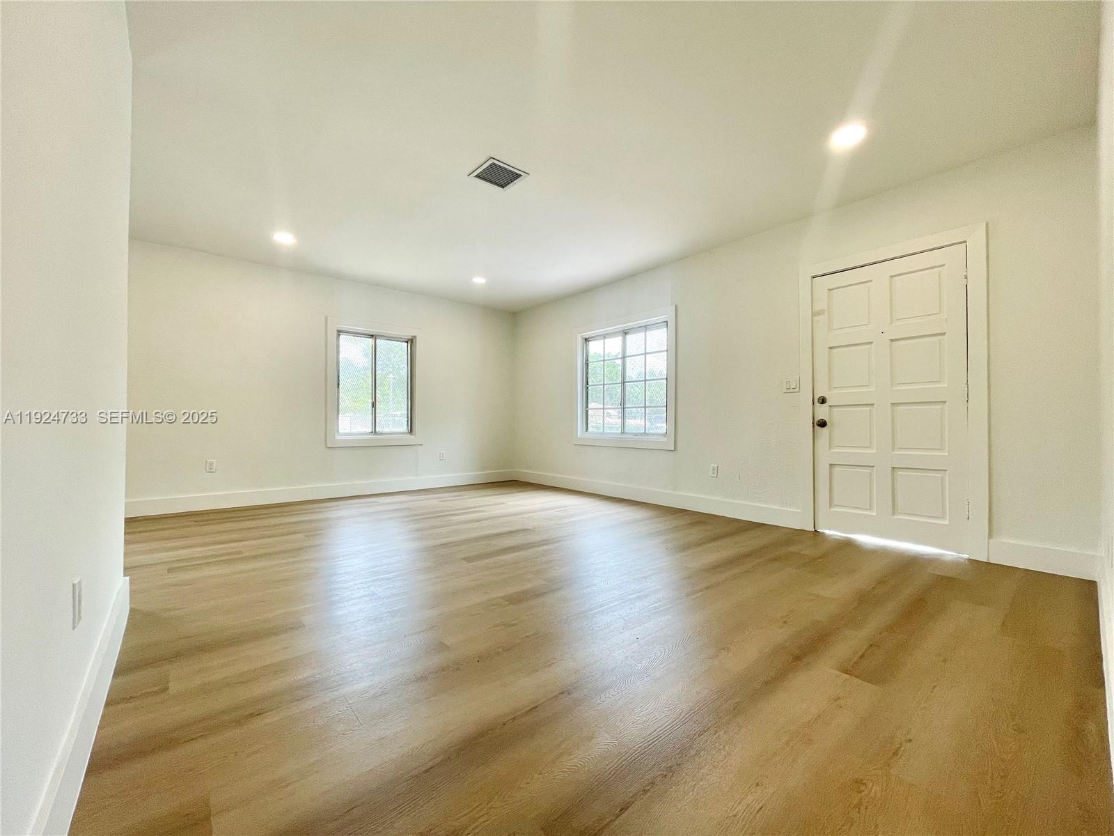 NORTH SHORE HEIGHTS - Residential Lease