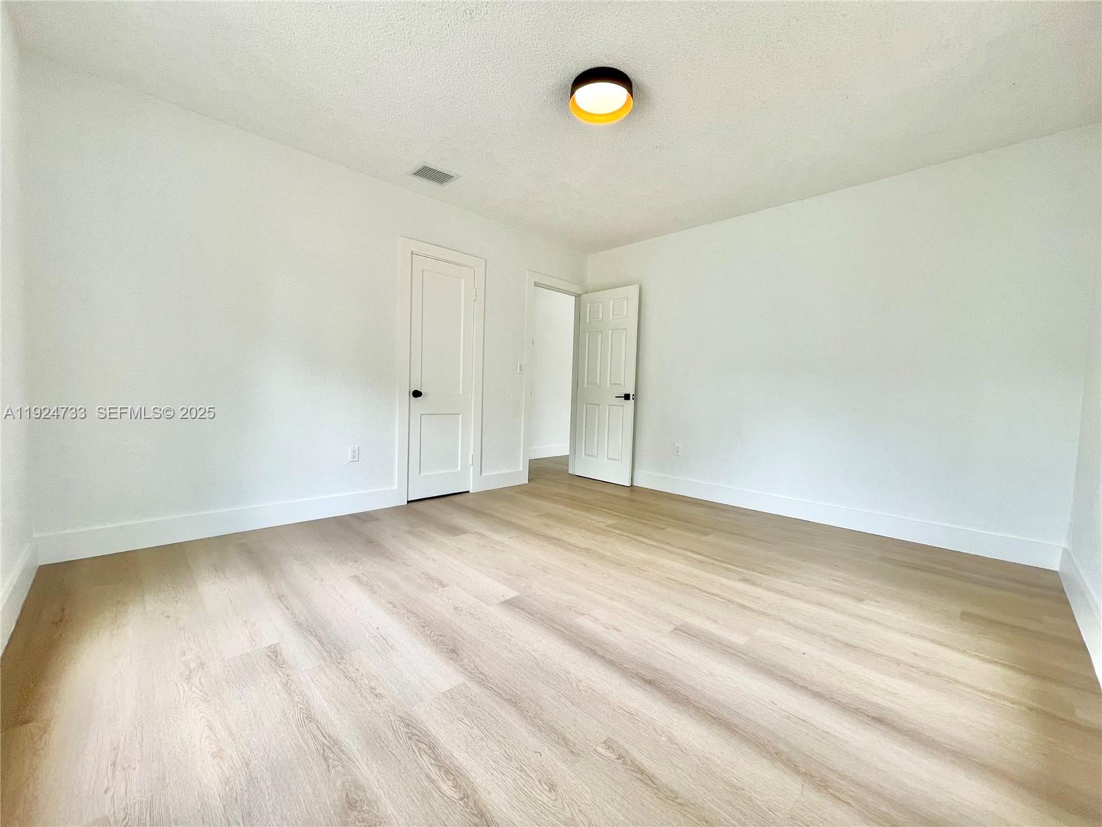 NORTH SHORE HEIGHTS - Residential Lease