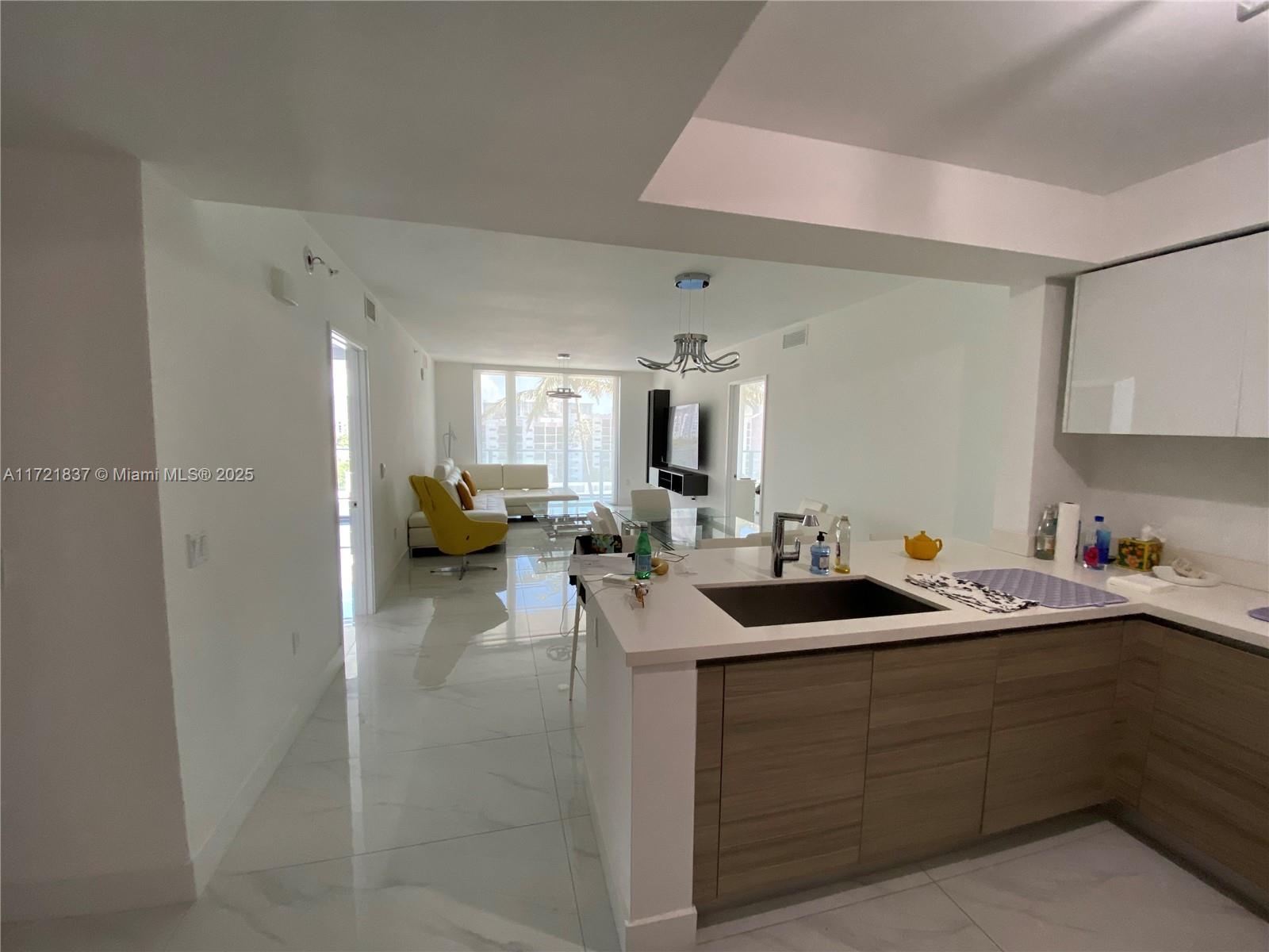 PARQUE TOWERS CONDO - Residential Lease