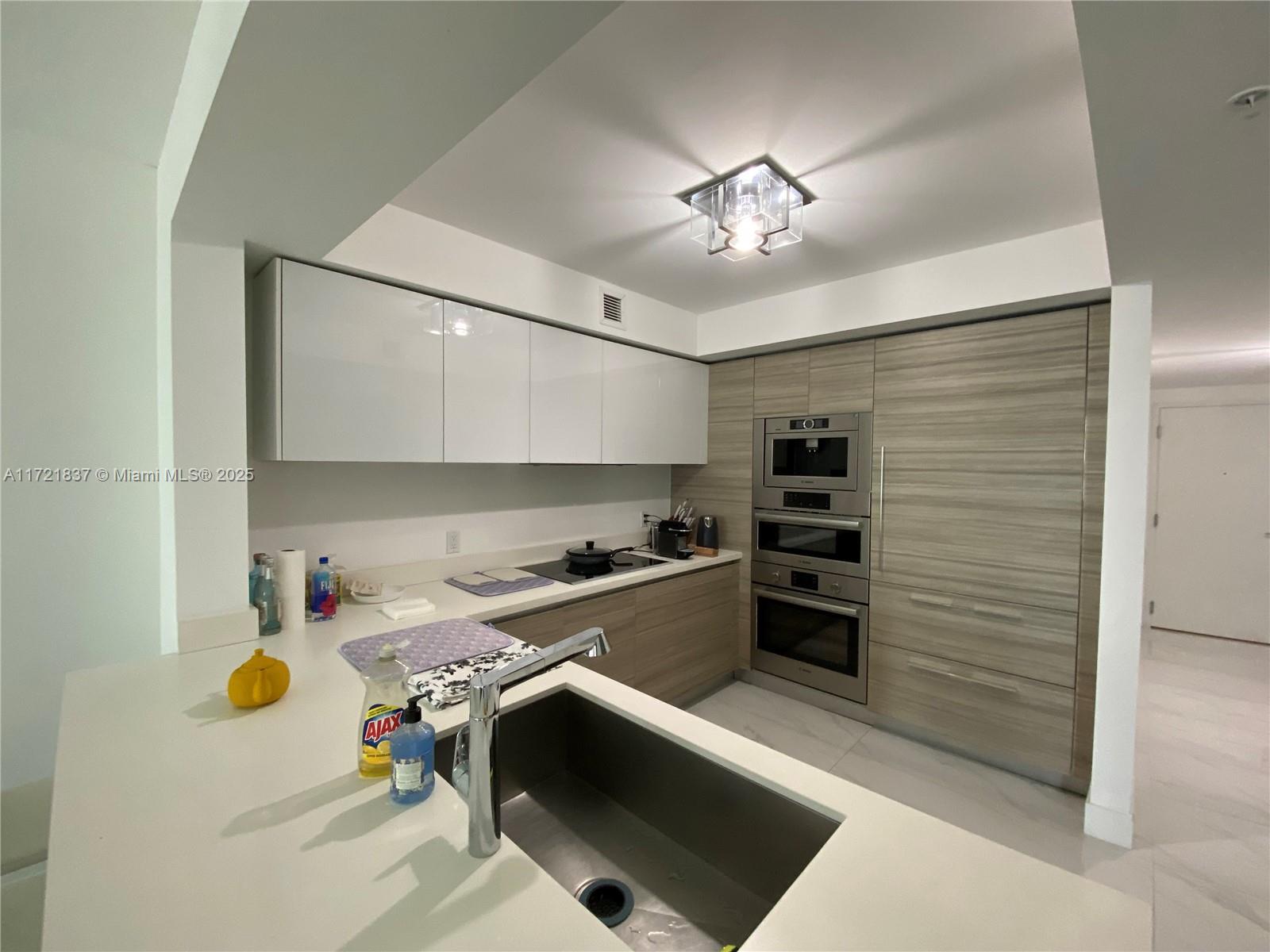 300 Sunny Isles Blvd 4-703