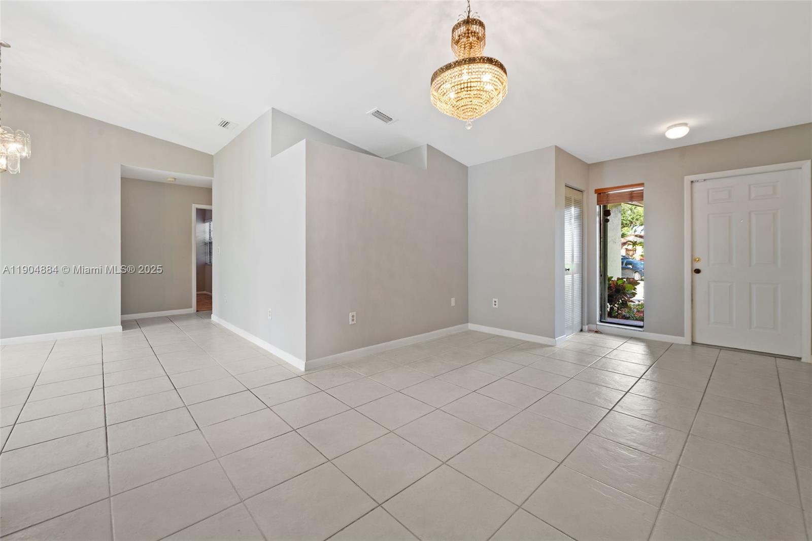 THE MOORS TOWNHOUSES - Residential Lease