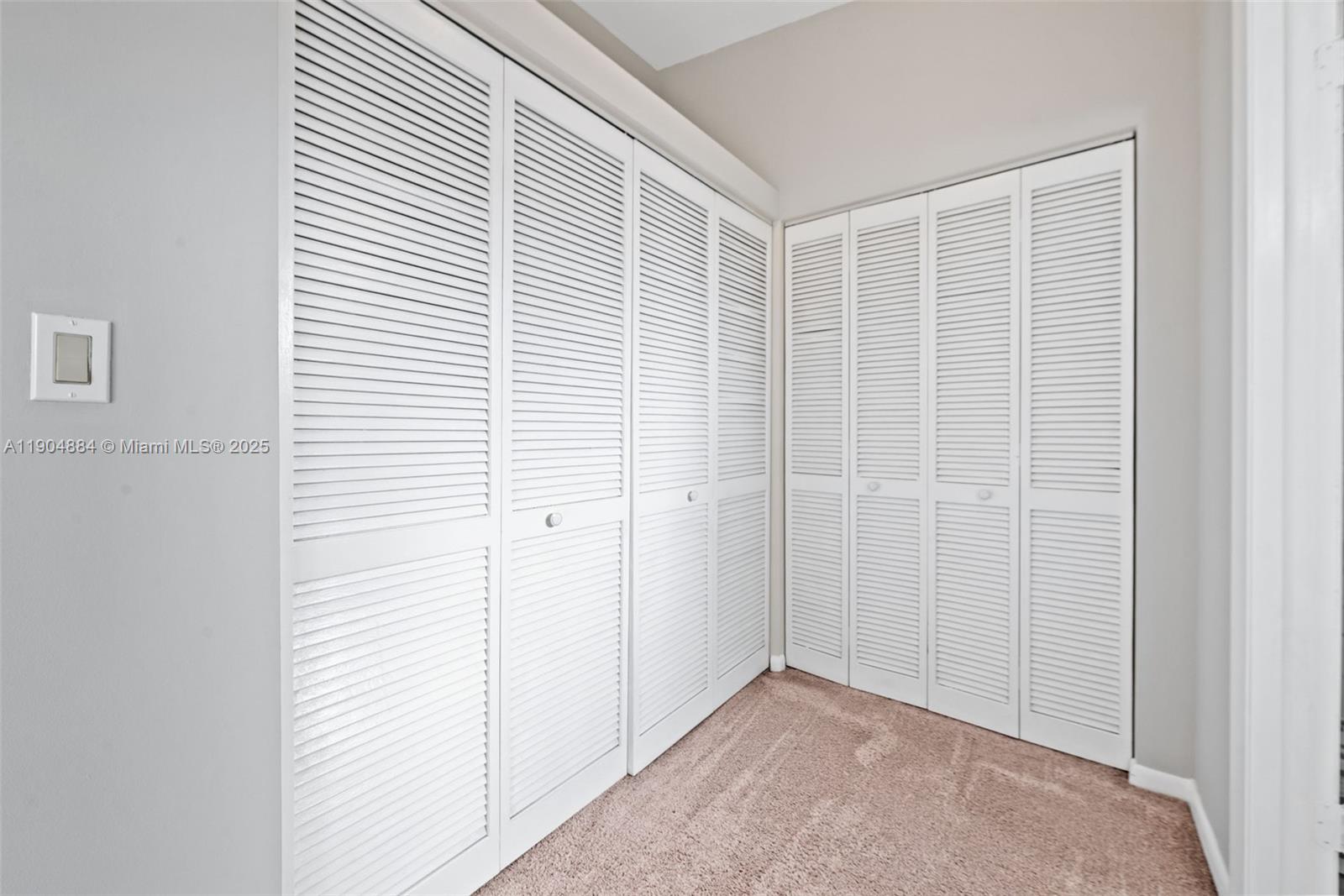 THE MOORS TOWNHOUSES - Residential Lease