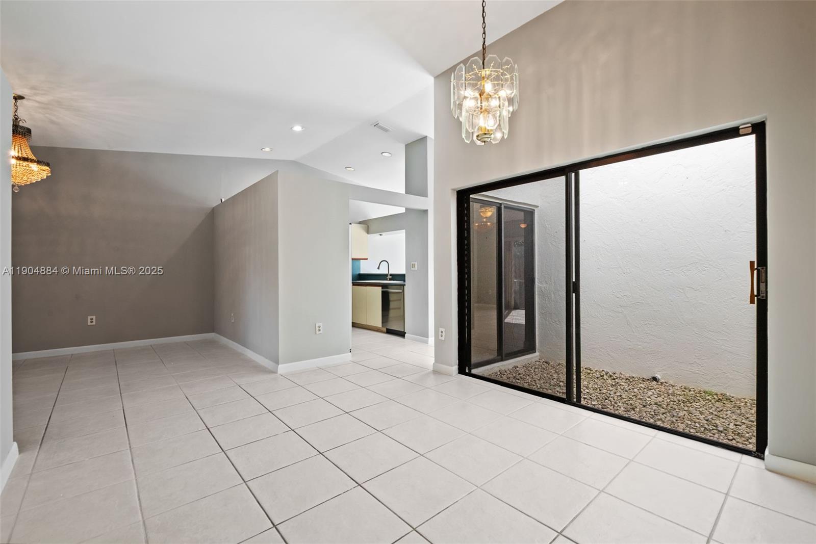 THE MOORS TOWNHOUSES - Residential Lease