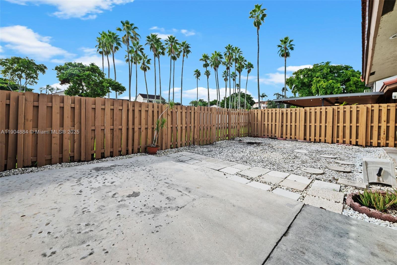 THE MOORS TOWNHOUSES - Residential Lease