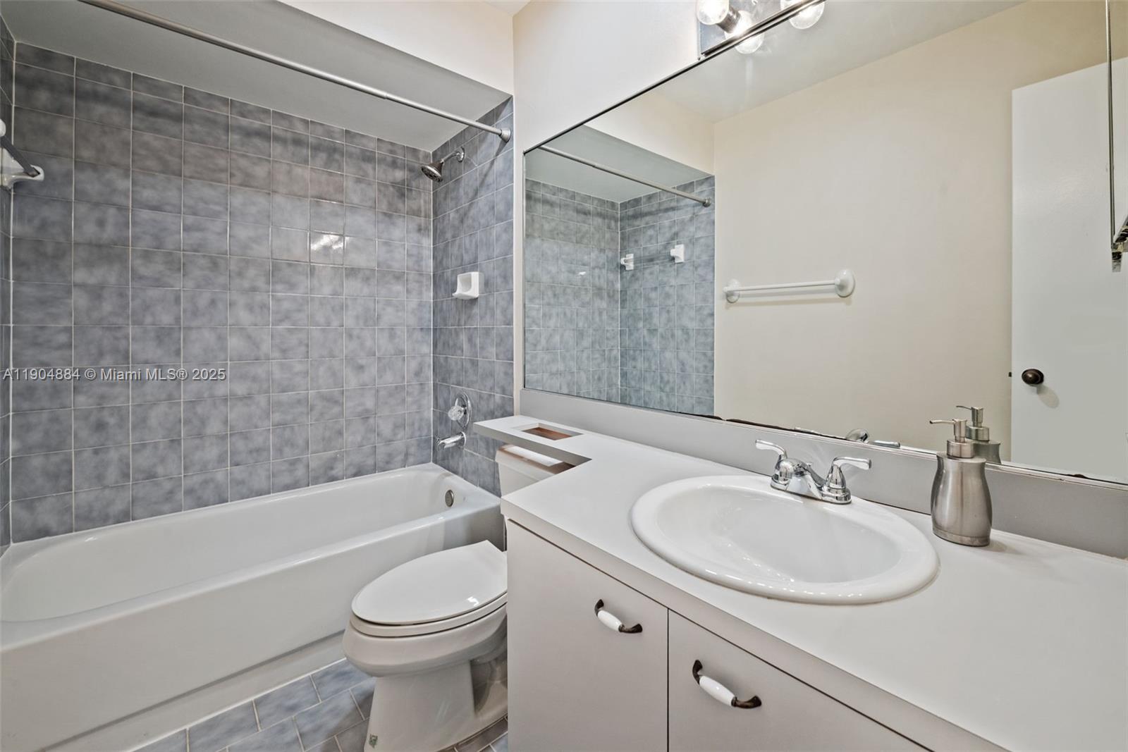 THE MOORS TOWNHOUSES - Residential Lease