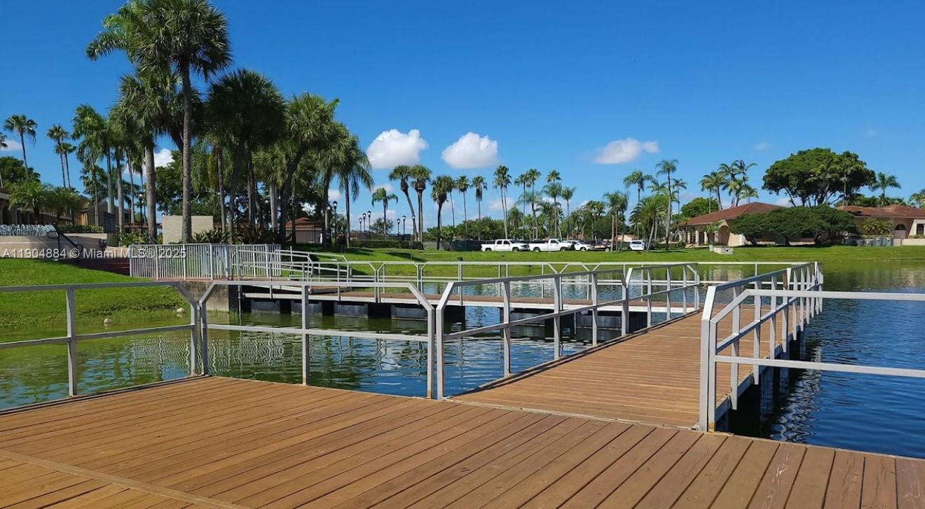 THE MOORS TOWNHOUSES - Residential Lease