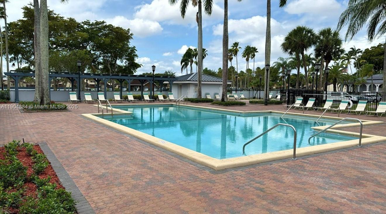 THE MOORS TOWNHOUSES - Residential Lease