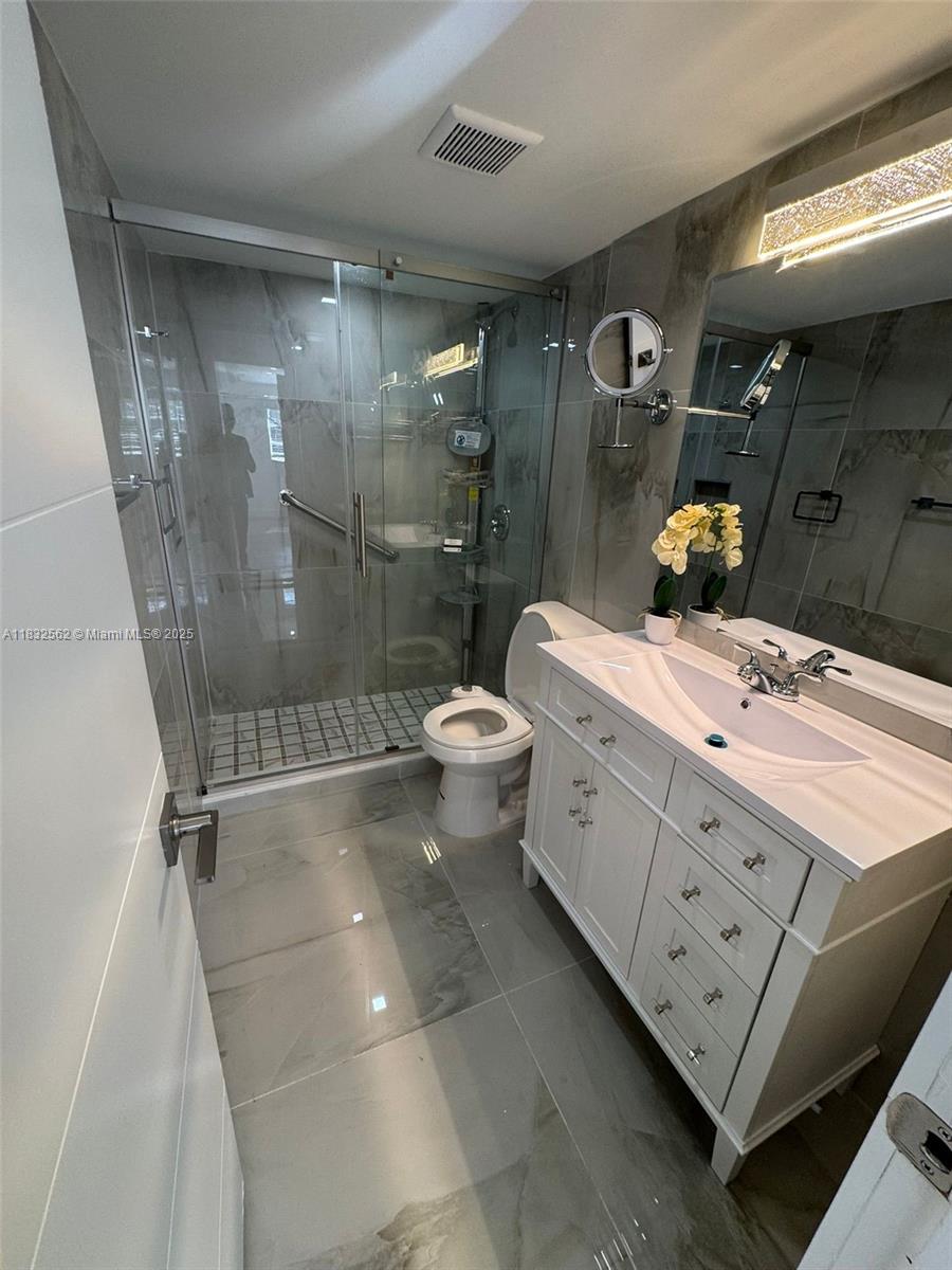 OLA CONDO - Residential