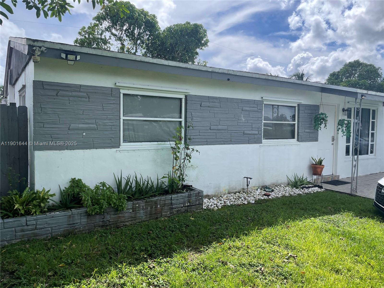 PALM LANE HOMES IN MIRAMA - Residential