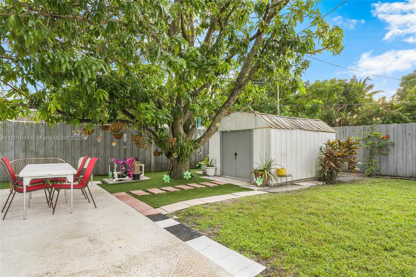 PALM LANE HOMES IN MIRAMA - Residential