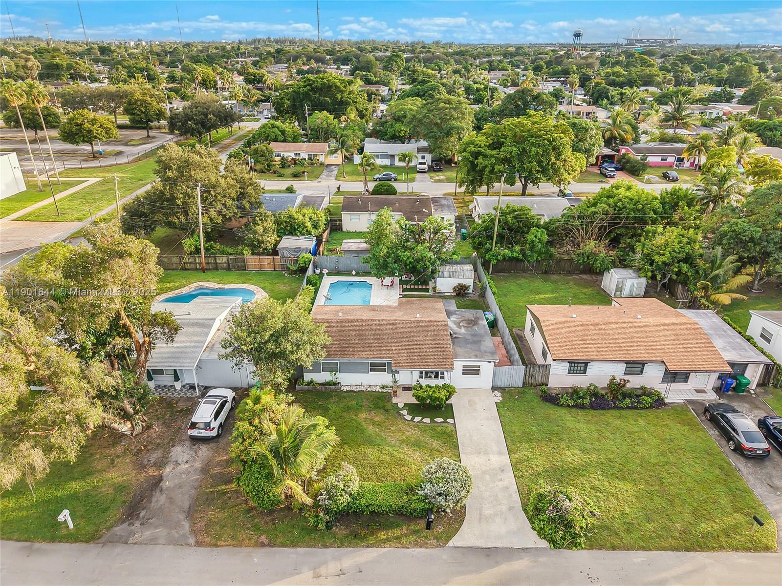 PALM LANE HOMES IN MIRAMA - Residential