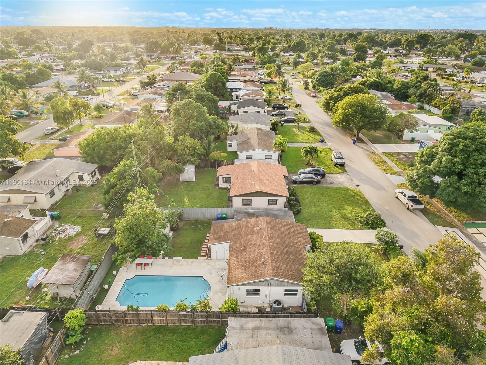 PALM LANE HOMES IN MIRAMA - Residential