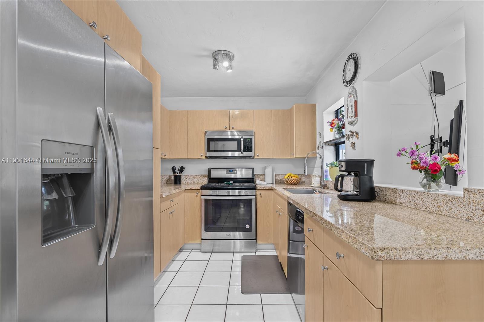 PALM LANE HOMES IN MIRAMA - Residential