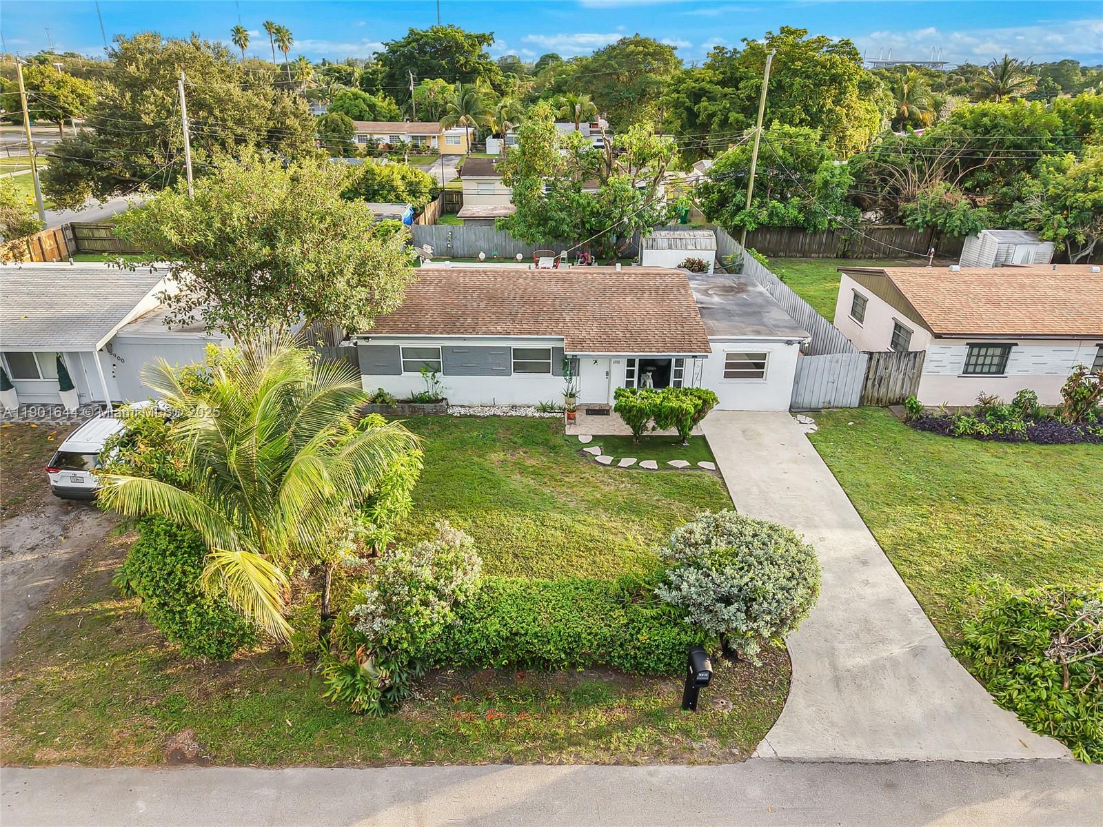 PALM LANE HOMES IN MIRAMA - Residential