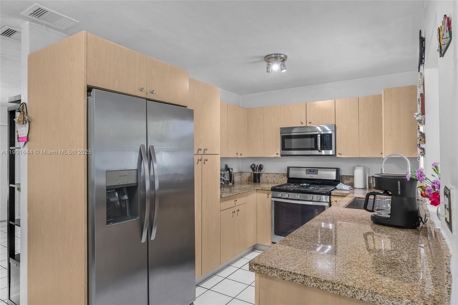 PALM LANE HOMES IN MIRAMA - Residential