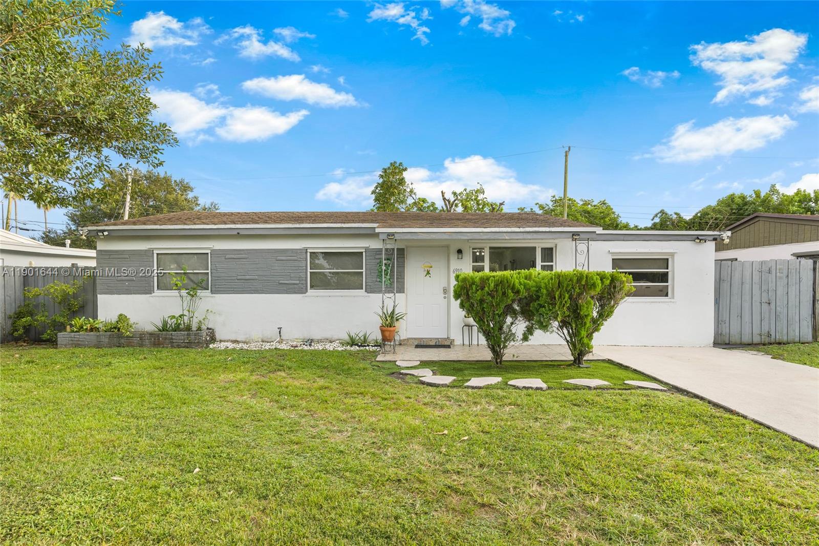 6910 SW 24th Ct
