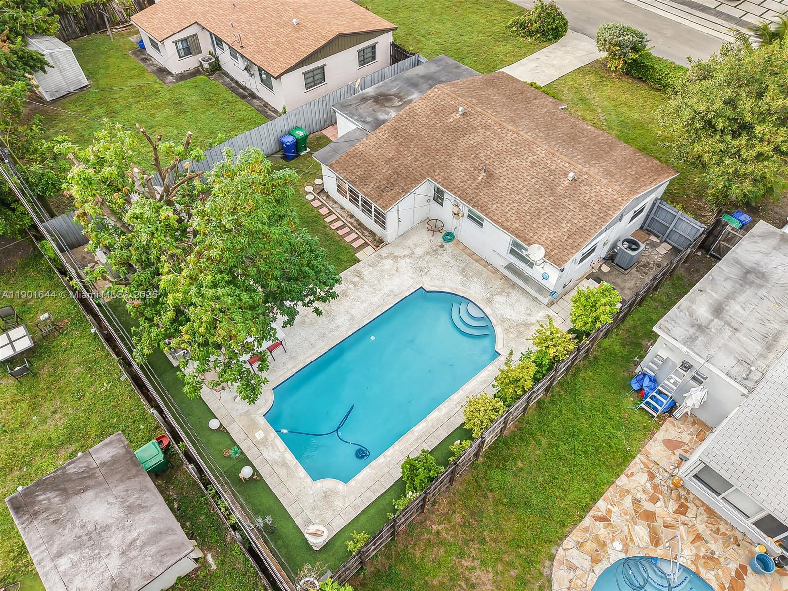 PALM LANE HOMES IN MIRAMA - Residential