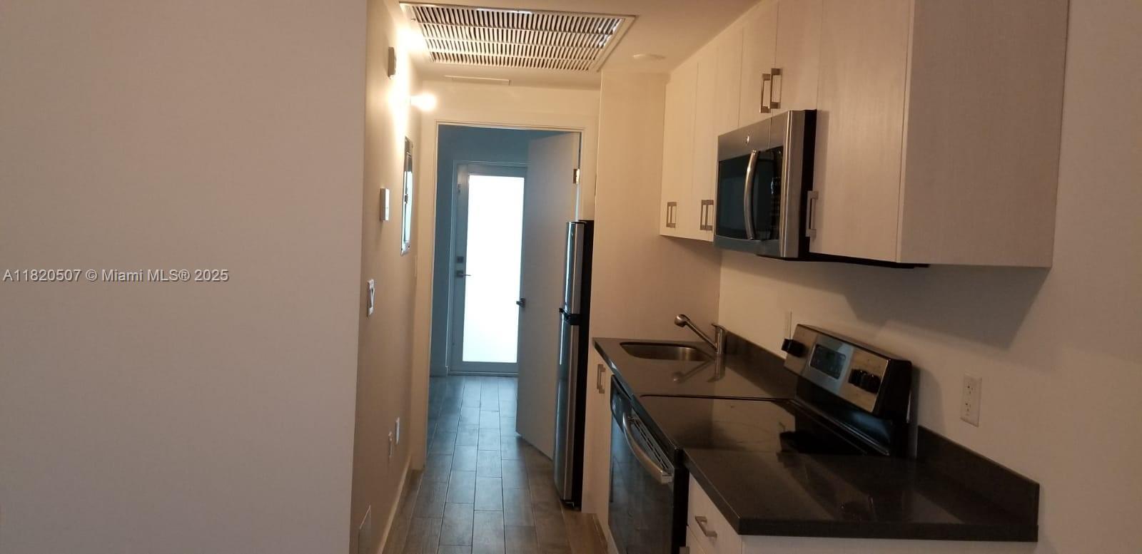 1035 EUCLID CONDO - Residential Lease