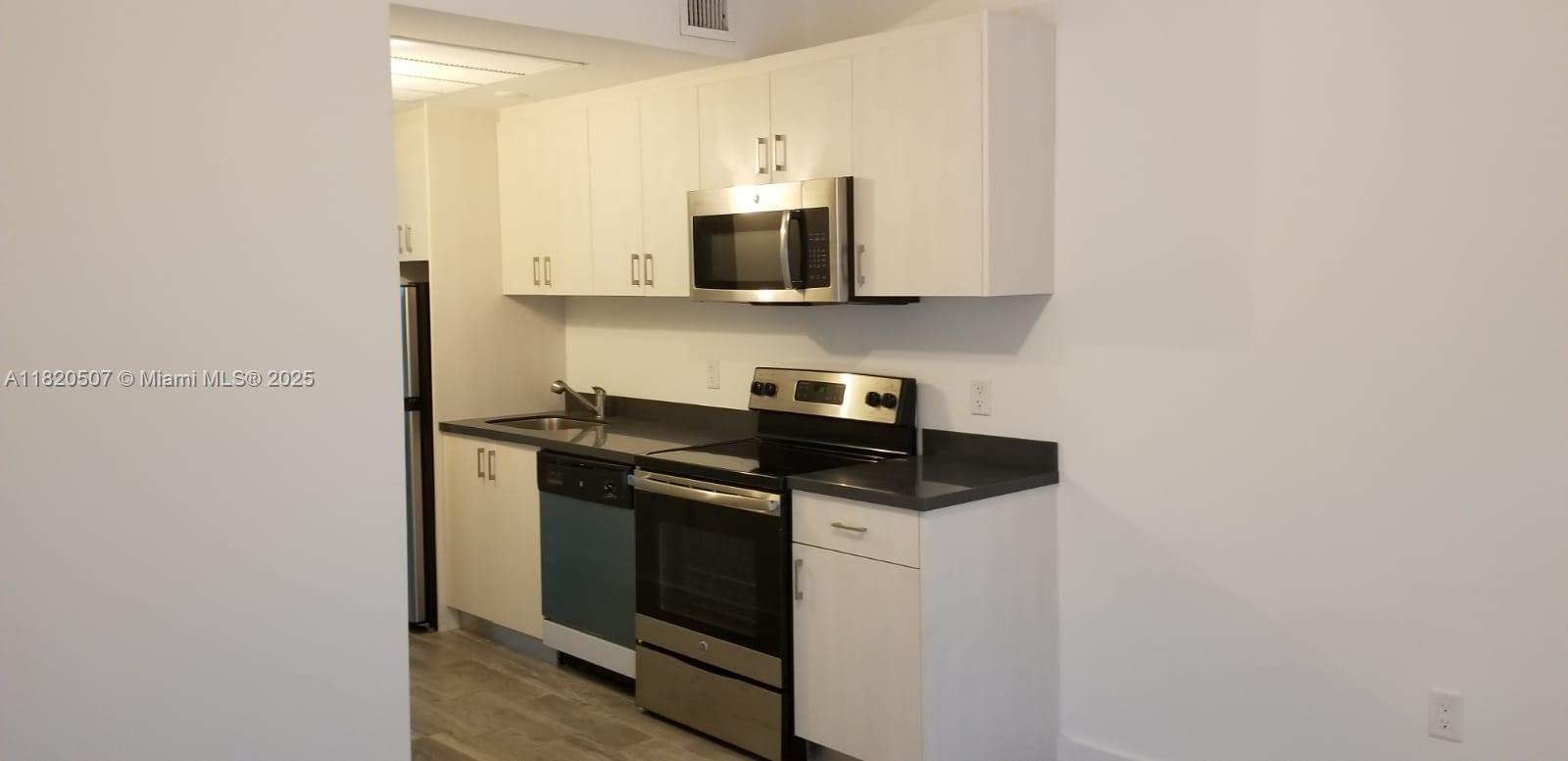 1035 EUCLID CONDO - Residential Lease
