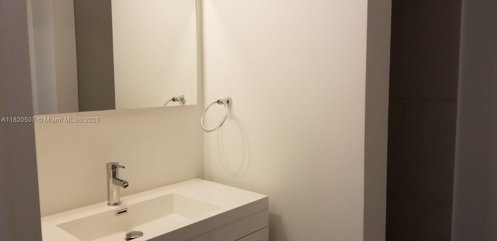 1035 EUCLID CONDO - Residential Lease