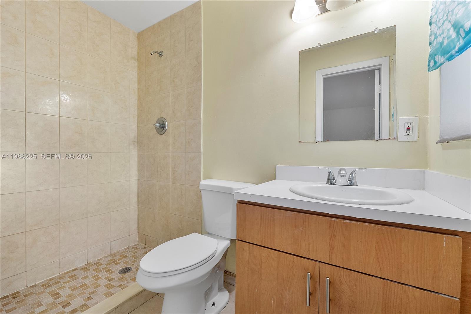 SUNSHINE VILLAS - Residential Lease