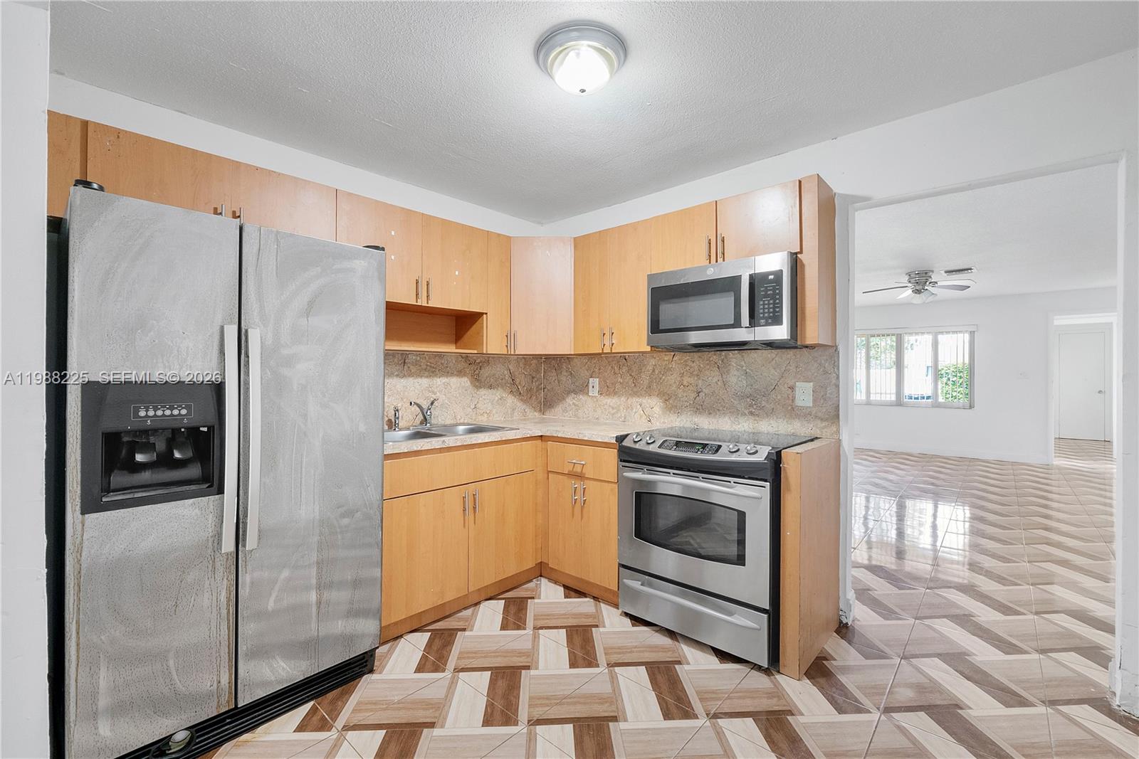 SUNSHINE VILLAS - Residential Lease