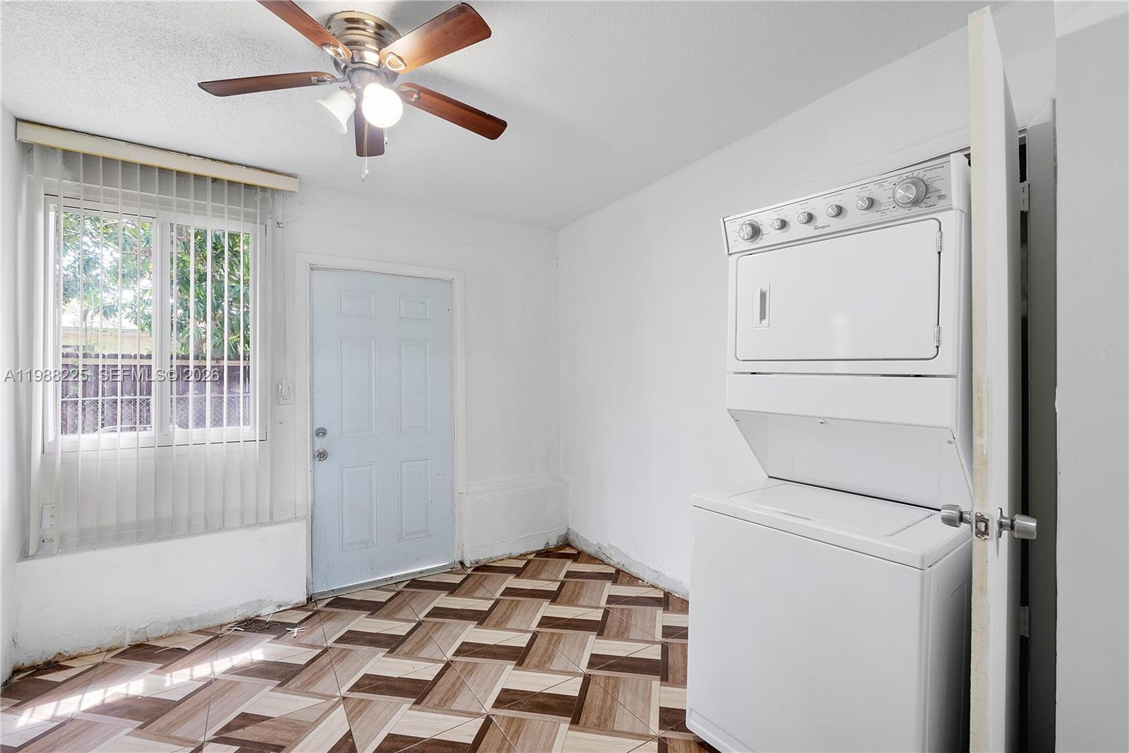 SUNSHINE VILLAS - Residential Lease