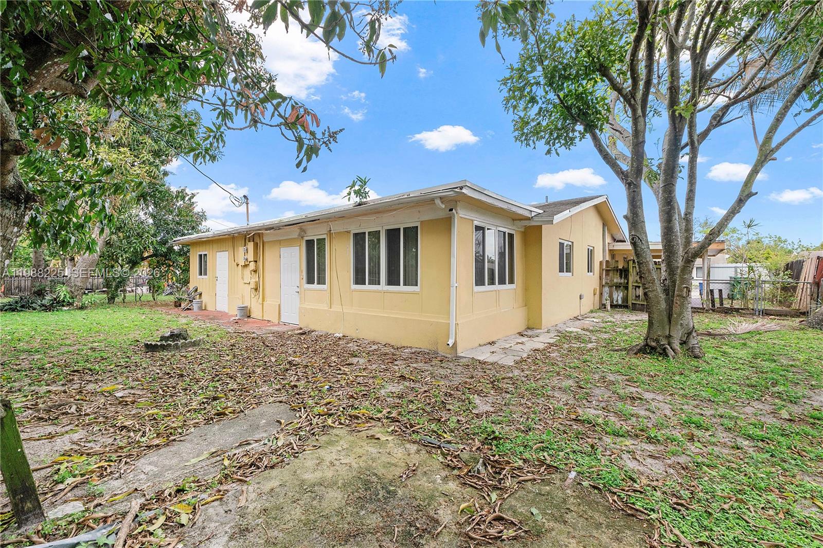 SUNSHINE VILLAS - Residential Lease