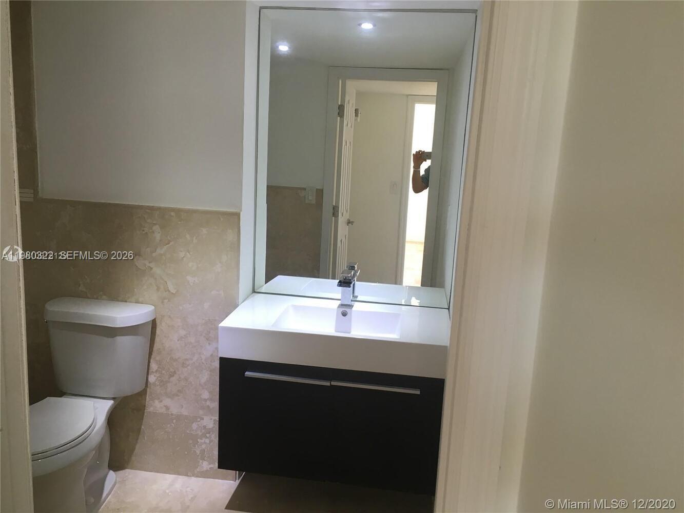 DADELAND PLACE CONDO - Residential