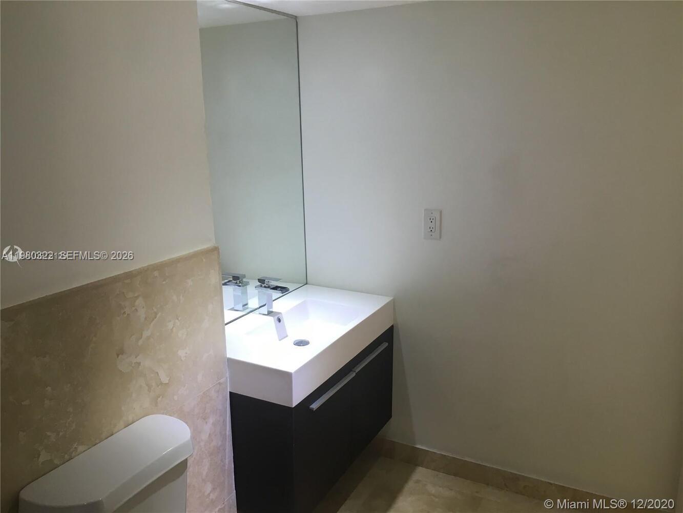 DADELAND PLACE CONDO - Residential