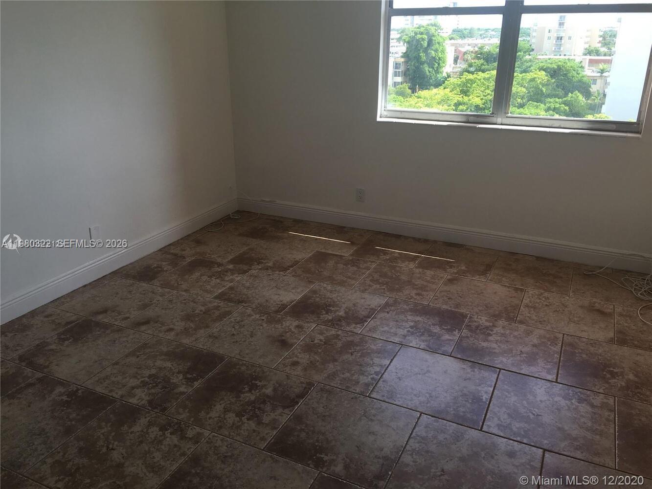 DADELAND PLACE CONDO - Residential