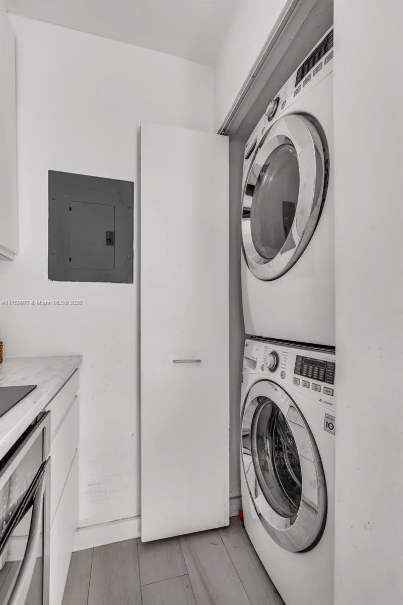 Miami Beach, Florida 33140, United States, 2 Bedrooms Bedrooms, ,2 BathroomsBathrooms,Residential,Active,85838