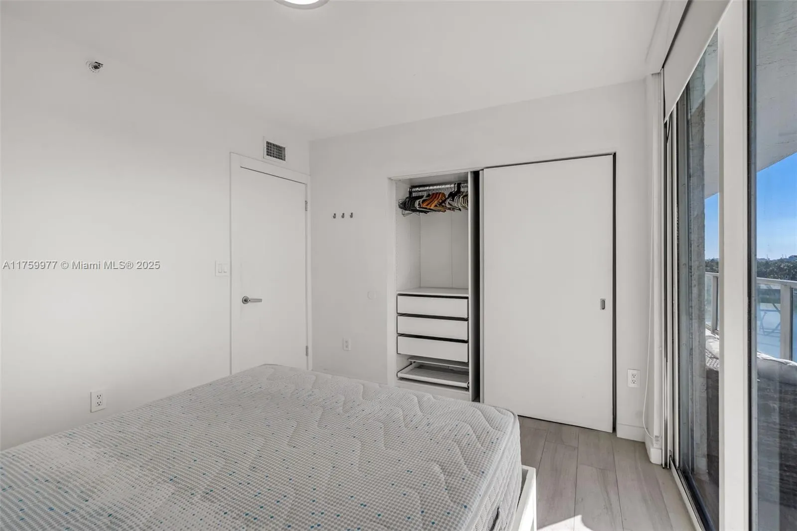 Miami Beach, Florida 33140, United States, 2 Bedrooms Bedrooms, ,2 BathroomsBathrooms,Residential,Active,85838