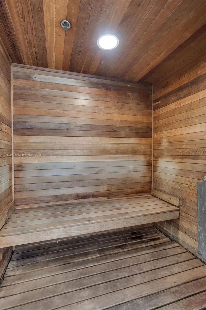 Miami Beach, Florida 33140, United States, 2 Bedrooms Bedrooms, ,2 BathroomsBathrooms,Residential,Active,85838