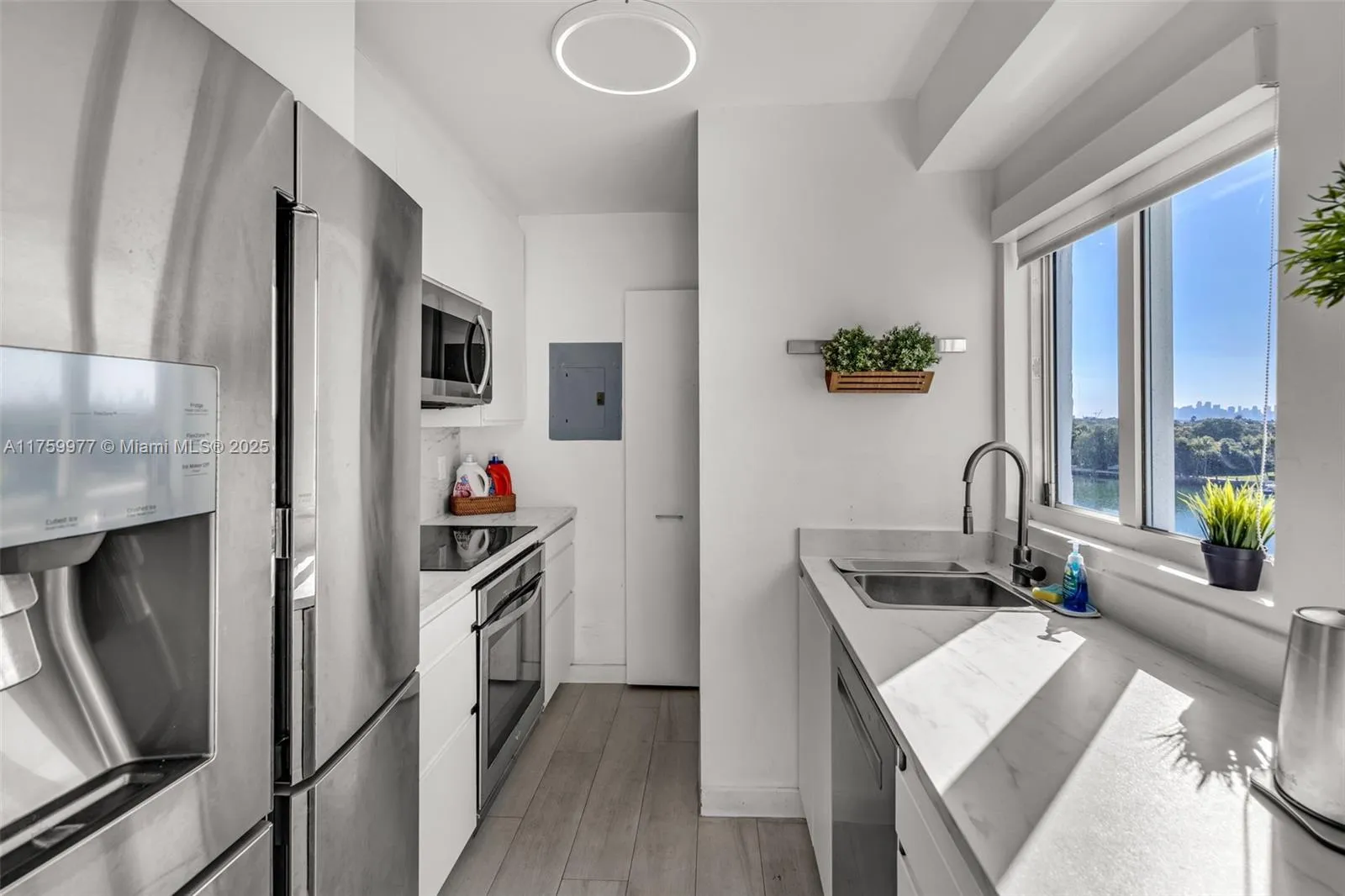 Miami Beach, Florida 33140, United States, 2 Bedrooms Bedrooms, ,2 BathroomsBathrooms,Residential,Active,85838